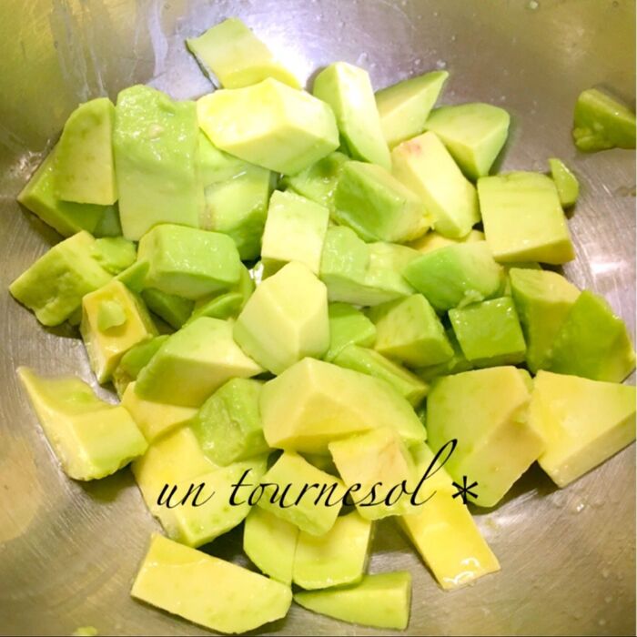 ①レモン汁をかけて、色止めに!