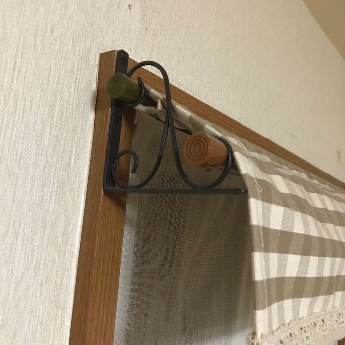 オーニング風カーテンを取り付けます