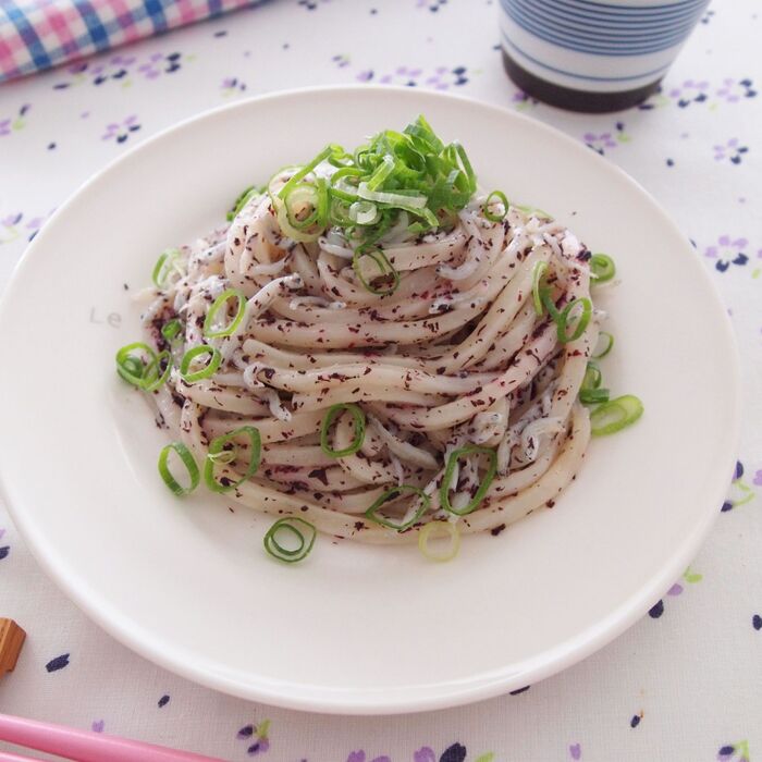 2つの食材で簡単!うどんレシピ「ゆかりバターうどん」