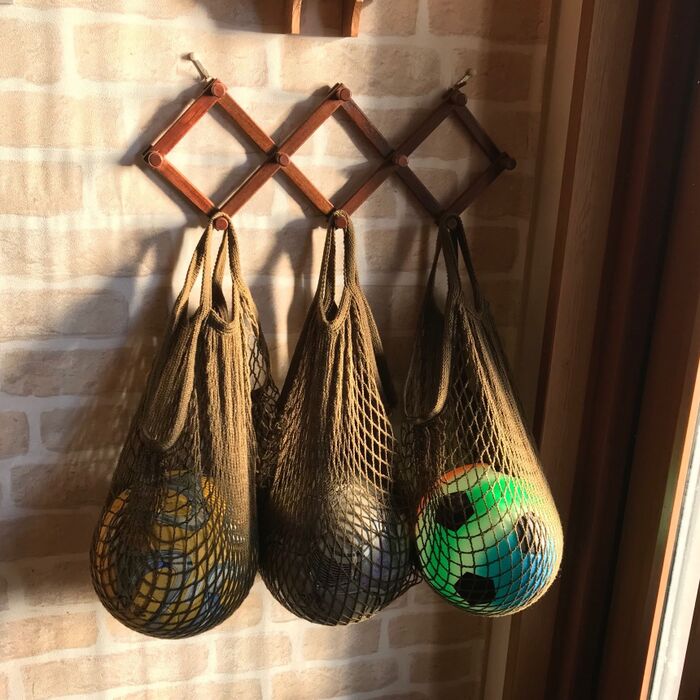 100均グッズだけで☆ 収納できてそのまま持ち運べる、便利な(サッカー)ボール収納