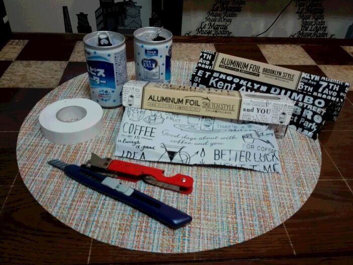 160g量の空き缶2個・缶切り・カッター・ビニールテープ・アルミ箔・両面テープ