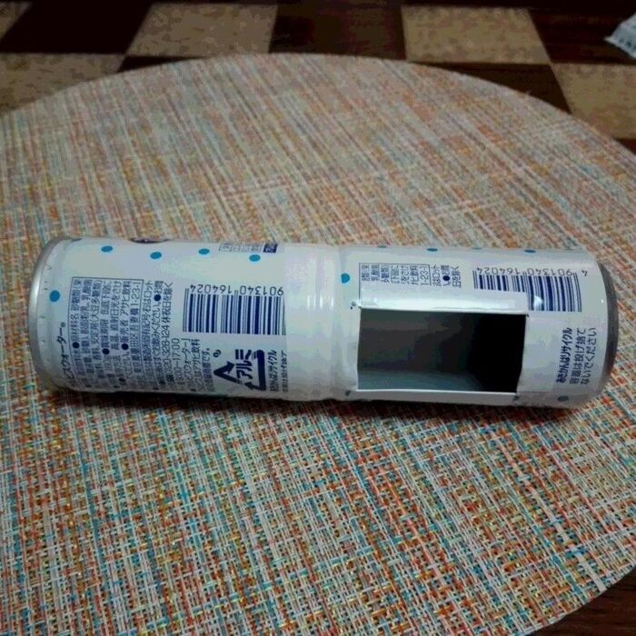 切り口に、ビニールテープを貼ります。