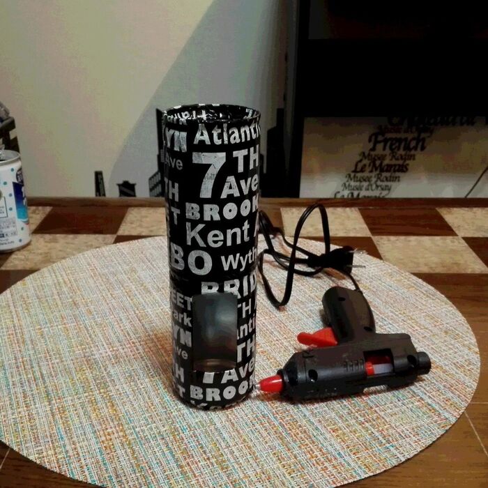 今回は壁紙のストックがなかったので、アルミ箔を貼りました。