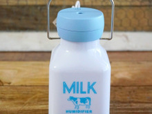 ダイソーの可愛いくって機能的!ライトにもなる♥ミルク瓶型のミニ加湿器