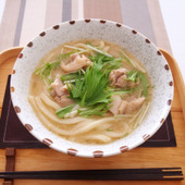 2つの食材で簡単!うどんレシピ「鶏と水菜のごま汁うどん」