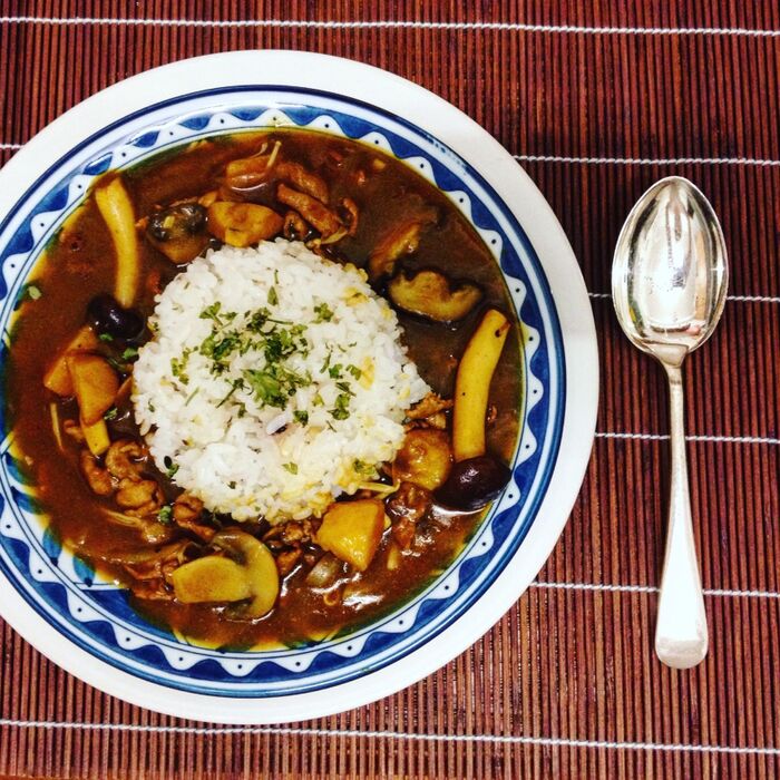 秋の味覚♪きのこ、柿、豚肉のカレー