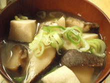 毎日これでもいい(笑)栄養ギュッと!干し椎茸と高野豆腐の食べる味噌汁