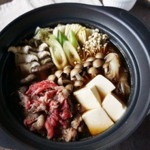 家族みんなで楽しめる♡きのこたっぷりすき焼き鍋