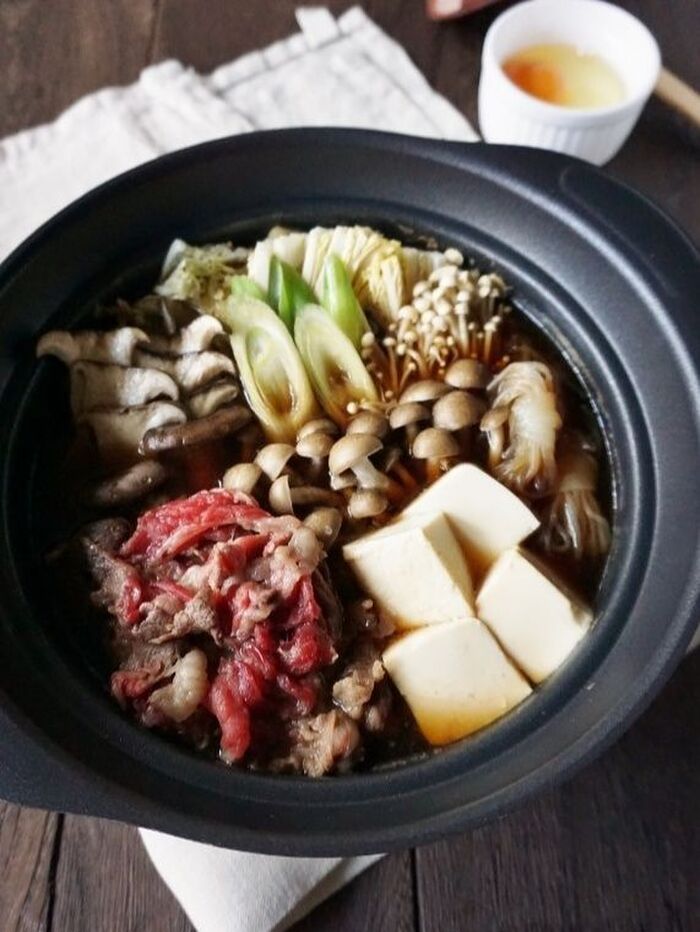 家族みんなで楽しめる♡きのこたっぷりすき焼き鍋
