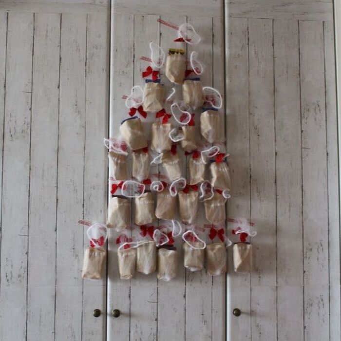 今からでも間に合う!キャンドゥ意外なものでフリルがかわいいホワイトツリーのアドベントカレンダー