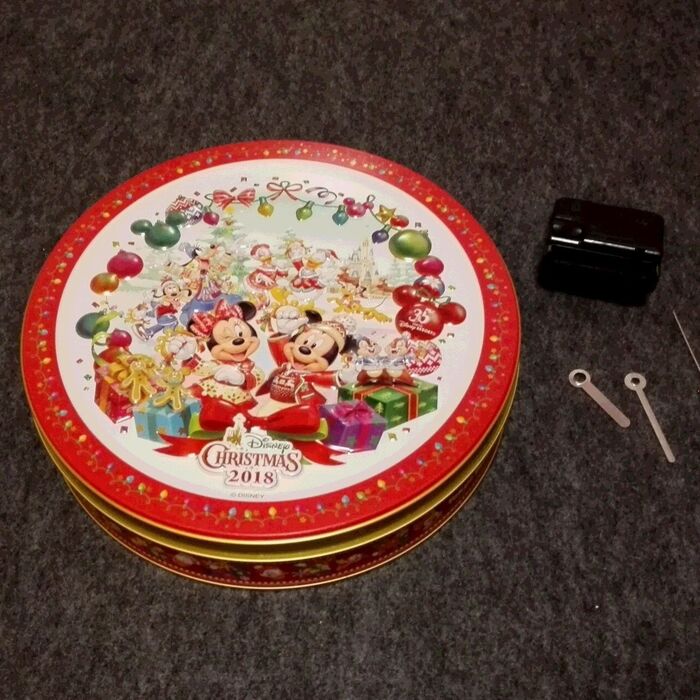 お土産でもらったお菓子の空き缶をリメイク。