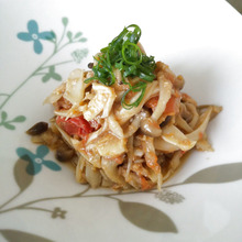 旨味たっぷり♪きのことツナのトマト味噌煮