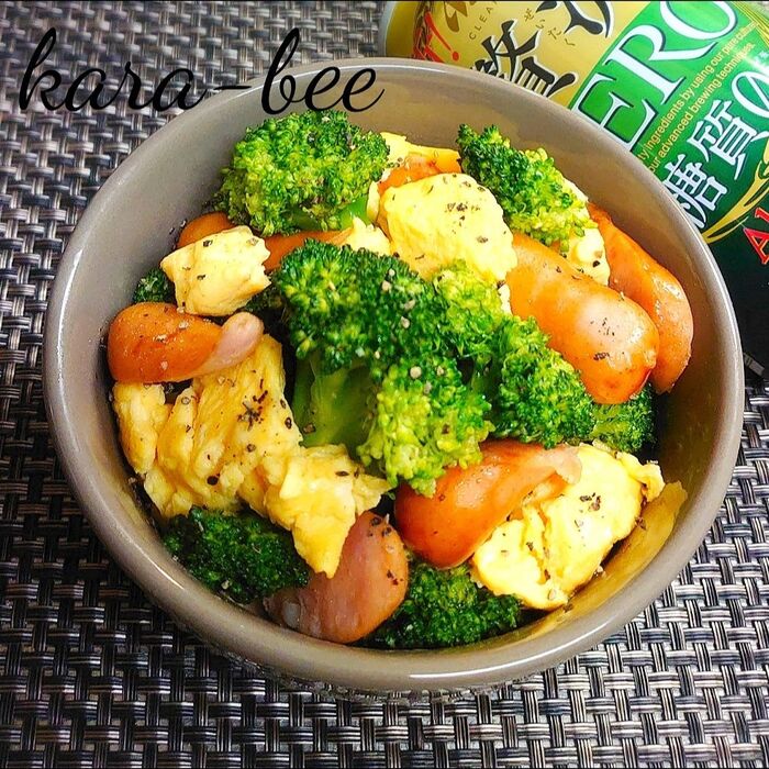 おつまみにお弁当に♪ブロッコリーと卵とウインナーの塩バター炒め