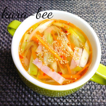 捨てないでもう1品♪ブロッコリーの茎とベーコンのピリ辛中華スープ