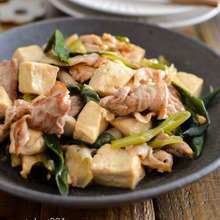 ご飯が進む!豚肉と豆腐と長ねぎの炒めもの。簡単おかず♪