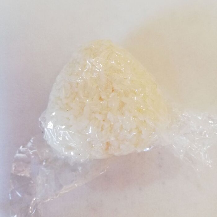 ①ベースのおにぎりを作ります。