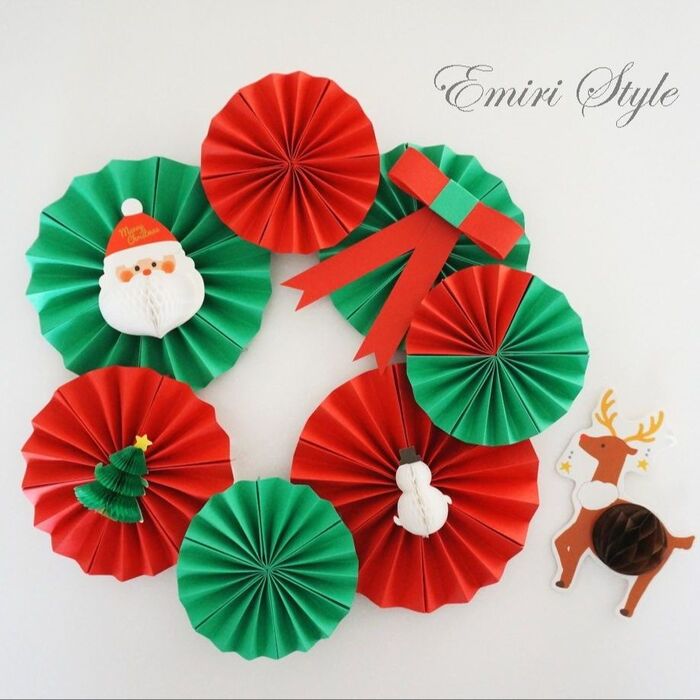 ペーパーファンリース 作り方&飾り方 画用紙で簡単クリスマスリース!