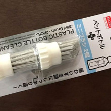 サッシの汚れに♪ダイソーペットボトルミニブラシが楽ちん