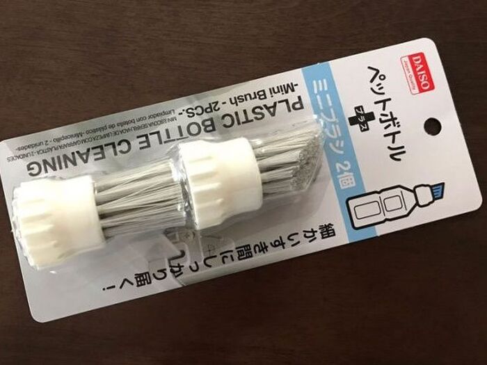 サッシの汚れに♪ダイソーペットボトルミニブラシが楽ちん