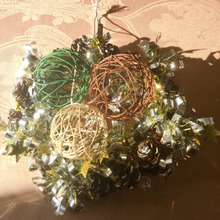 昨年のリースをランタンボールとライトで巻きつけるだけリメイク