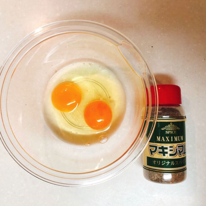 卵を溶いて、マキシマムを加える