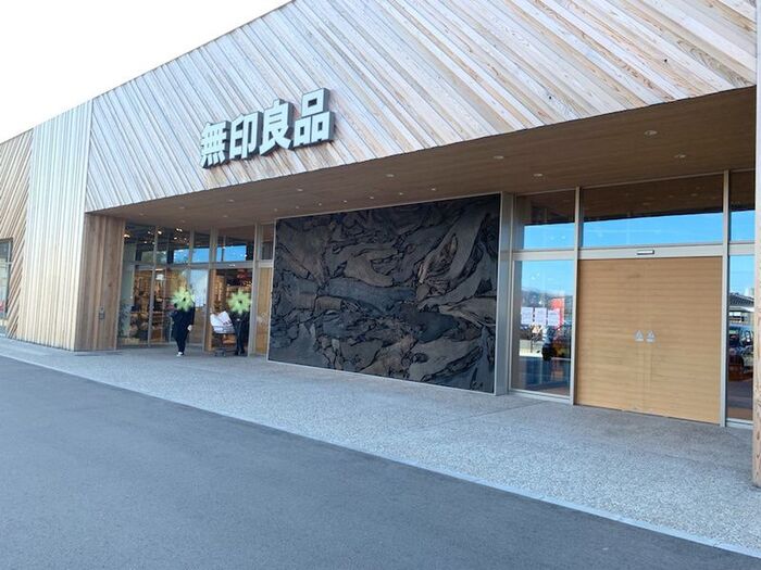 場所はこちら。北陸最大級の野々市明倫通り店。