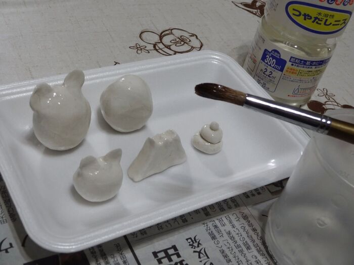 シッカリ乾いたら➡ニスをぬります。