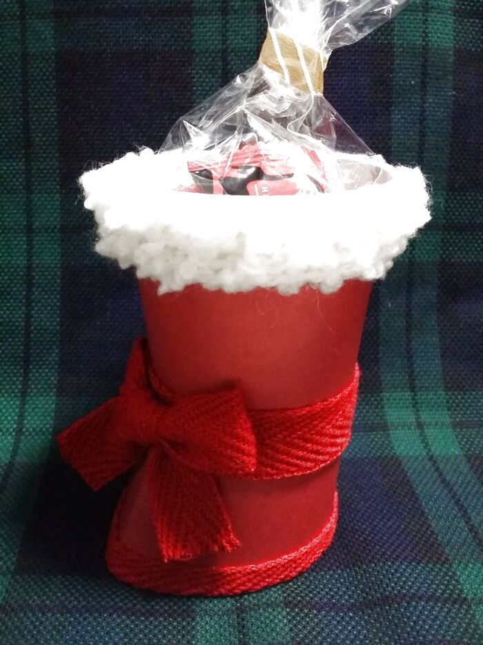 【本体は切って差込むだけ】手作り紙コップでクリスマスブーツ
