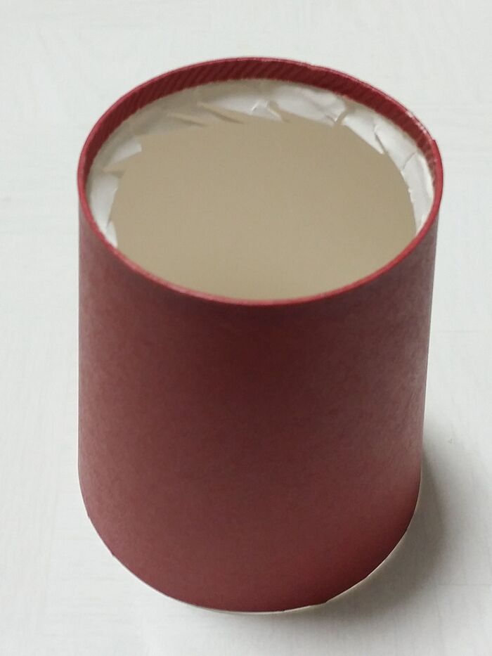 底を切り抜きます