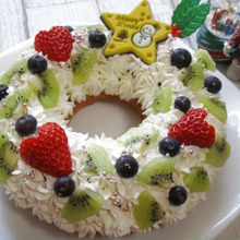 ハートモチーフの苺輝く♡誰でも簡単!クリスマスリースケーキ♪