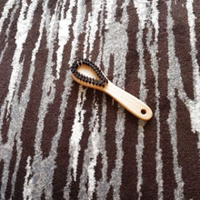 🌟絨毯やカーペットは、ブラシで擦って奥の汚れを掻き出してから掃除機がけ🌟