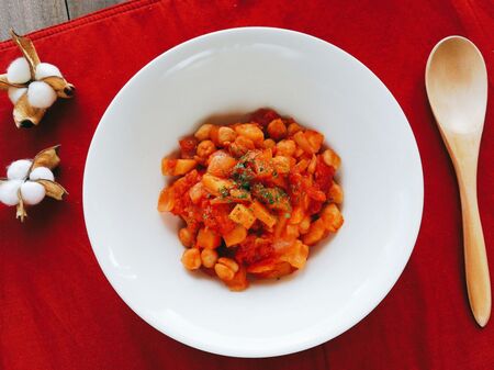 便利な野菜だし使用♪【ひよこ豆のトマト煮】