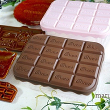 100均セリアのリアルな『チョコレートの形の保存容器』