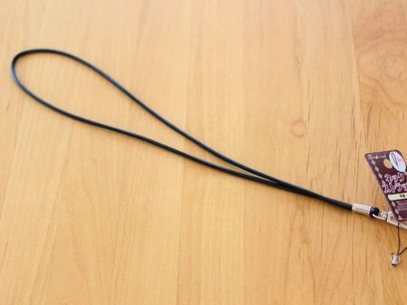 セリアのレザー風ネックストラップ
