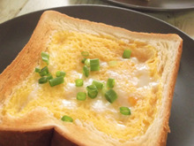 流し入れて焼くだけ♪トースターのみ!だし巻きトースト