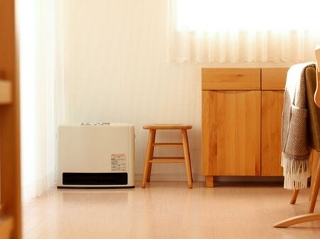 家電のコード、邪魔じゃない?セリアの便利グッズで浮かせたら掃除がラクになりますよ!