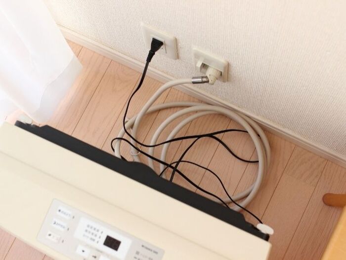 裏のコードがごちゃごちゃ・・・