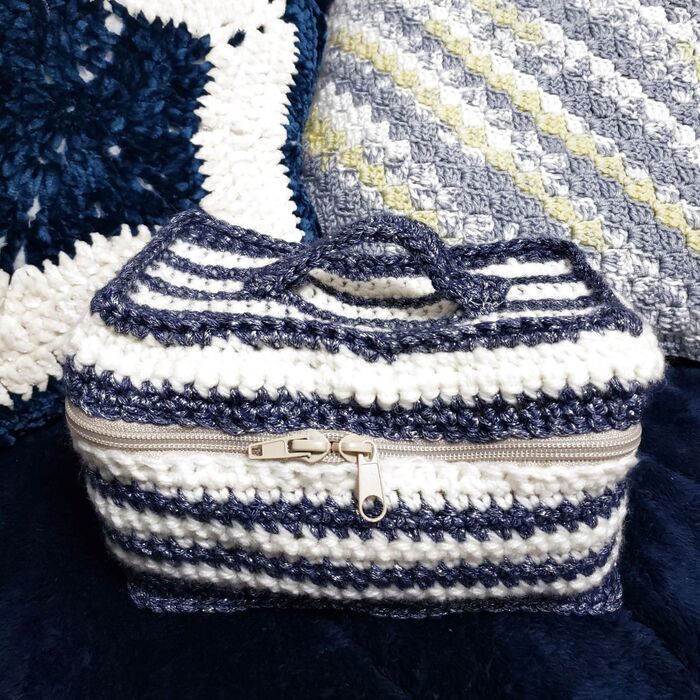 いつでもどこでも編み物~?!ボーダー模様のバニティポーチ