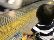 気になる「ベビーカー論争」。ベビーカーで電車移動する際、気を付けるポイント
