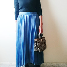 GUで590円!キレイなブルーのプリーツスカート♪