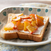 キャラメルりんごとクリームチーズのトースト