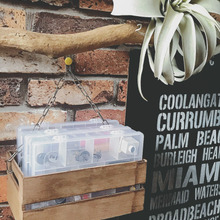 置き場所に困らない!チェーンを使ってぶら下げる収納