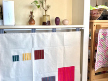 簡単かわいい!マリメッコのはぎれ「四角く縫うだけ」目隠しカーテン