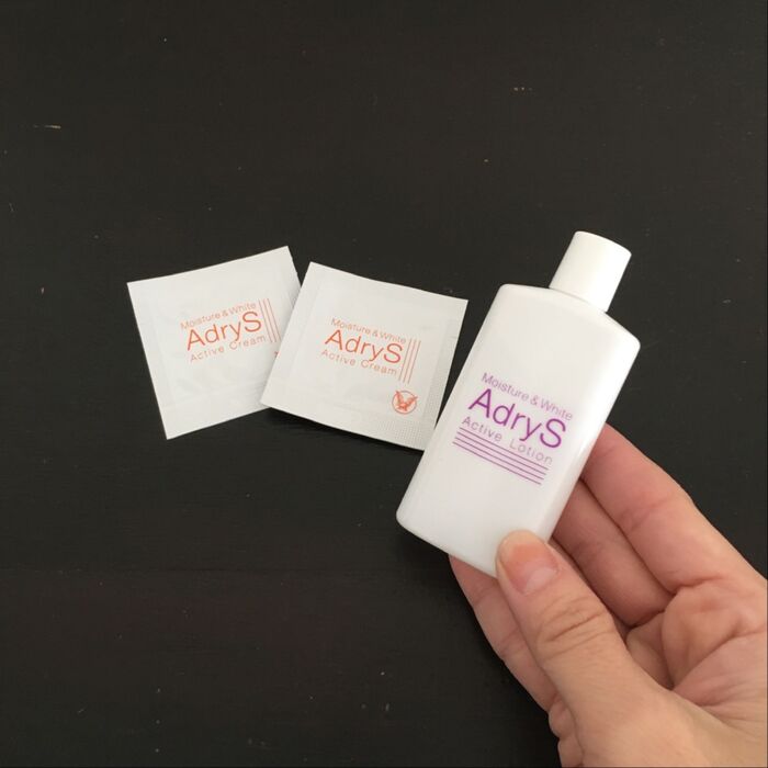 お土産のボトルはしっとりタイプ。トライアルセットはさらっとタイプ