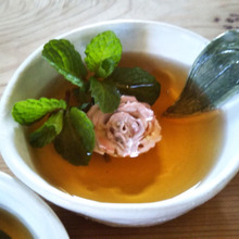 ♡お気に入りの手作りティーカップでハーブティー♡陶器の薔薇(バラ)