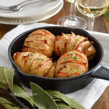 ハッセルバックポテト。ベーコンをはさんで。パーティーに!