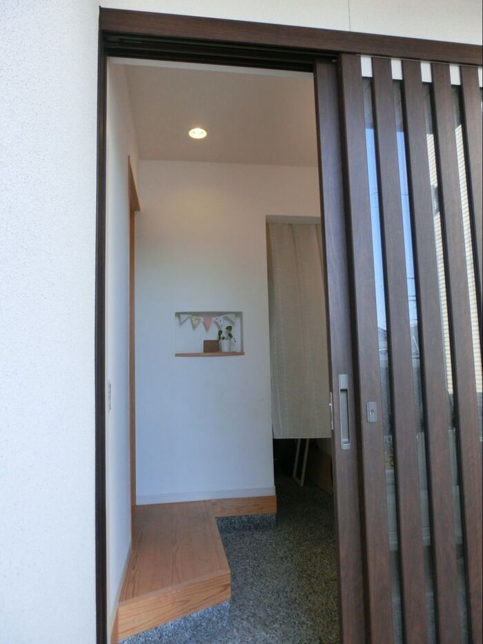 分けてスッキリ生活感を隠す玄関に