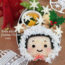 モフモフはご飯!白いフードの女の子で冬弁当