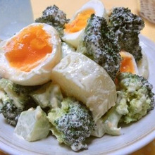 からしが隠し味☆ ブロッコリーと半熟たまごの味噌マヨサラダ