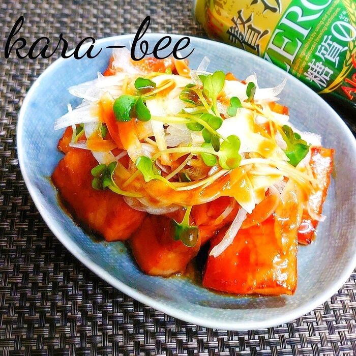 ビールが進む♪新玉乗っけ厚切りベーコンステーキ